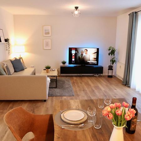 Geraeumiges 2R City-Apartment Uninaehe Mit Tv Streaming, Terrasse Magdeburg Eksteriør billede